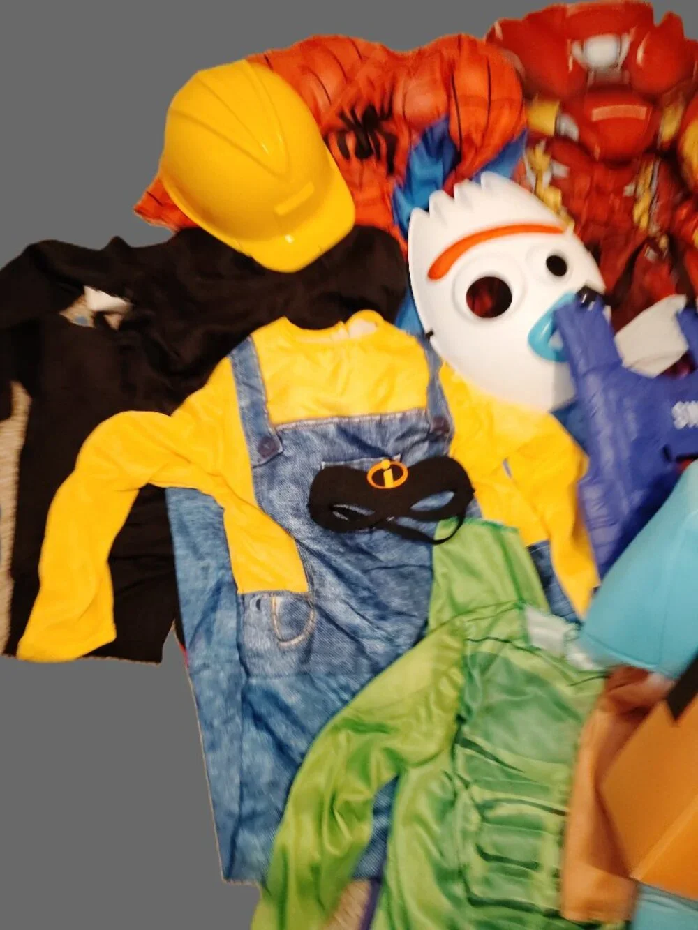 HUGE LOT OF DRESS UP COSTUMES MASKS RUBIES DISNEY MINECRAFT MARVEL KIDS SIZE S/M